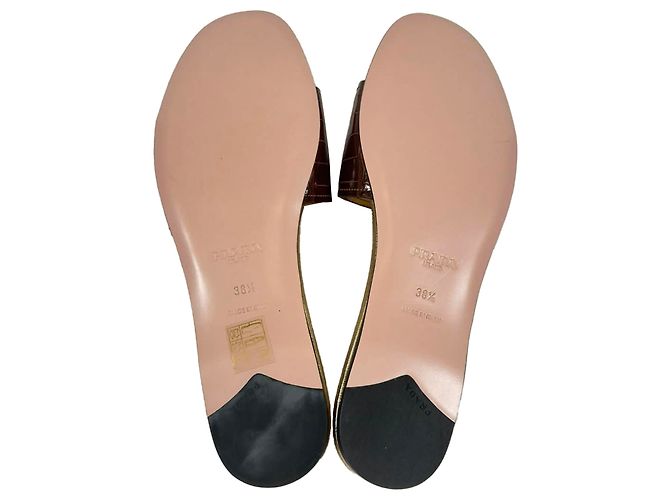 Sandali piatti slide in pelle marrone con effetto coccodrillo Prada Rosso - vista 7