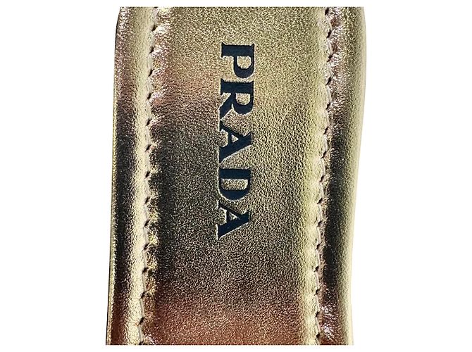 Sandali piatti slide in pelle marrone con effetto coccodrillo Prada Rosso - vista 9