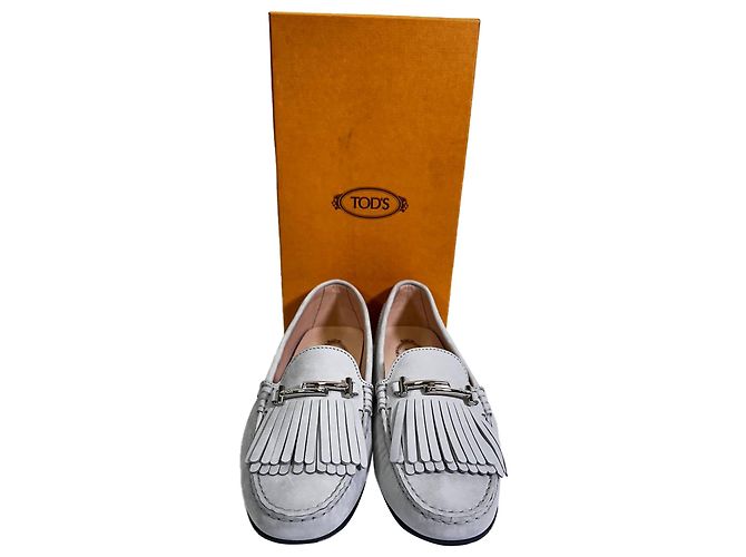 Mocassini con frange Tod's in scamosciato grigio - vista 13