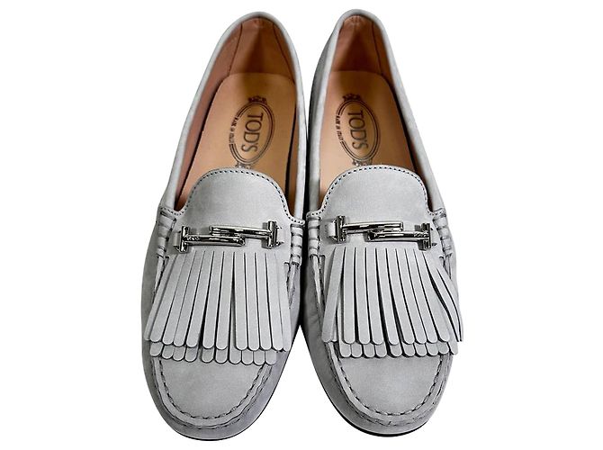 Mocassini con frange Tod's in scamosciato grigio - vista 5