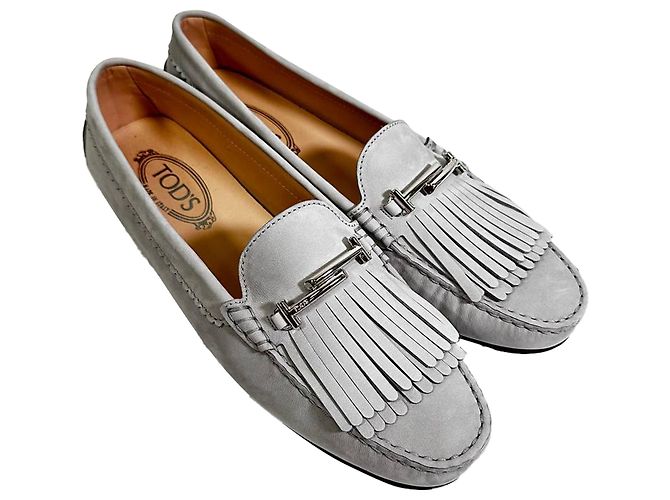 Mocassini con frange Tod's in scamosciato grigio - vista 6