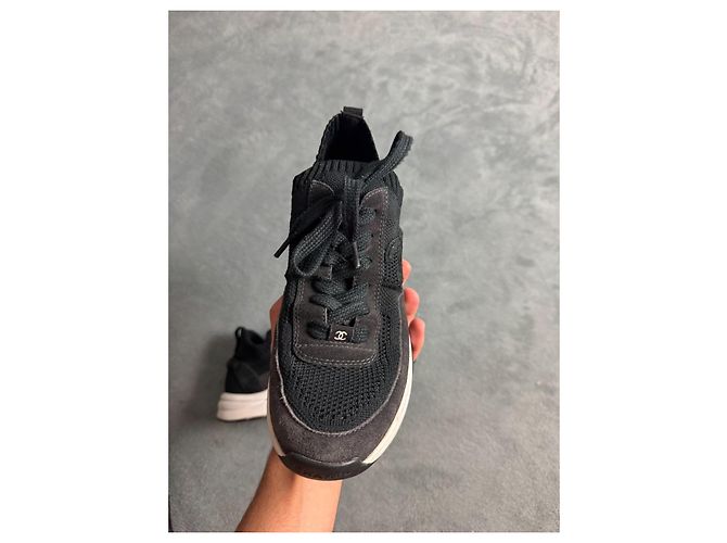Sneakers Chanel in pelle e tessuto nero - vista 12