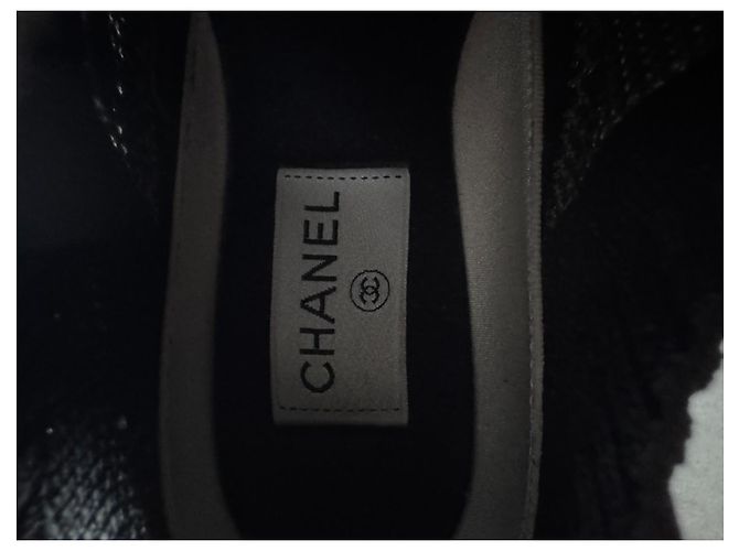 Sneakers Chanel in pelle e tessuto nero - vista 15