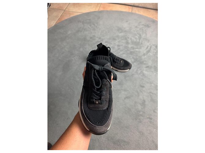 Sneakers Chanel in pelle e tessuto nero - vista 4