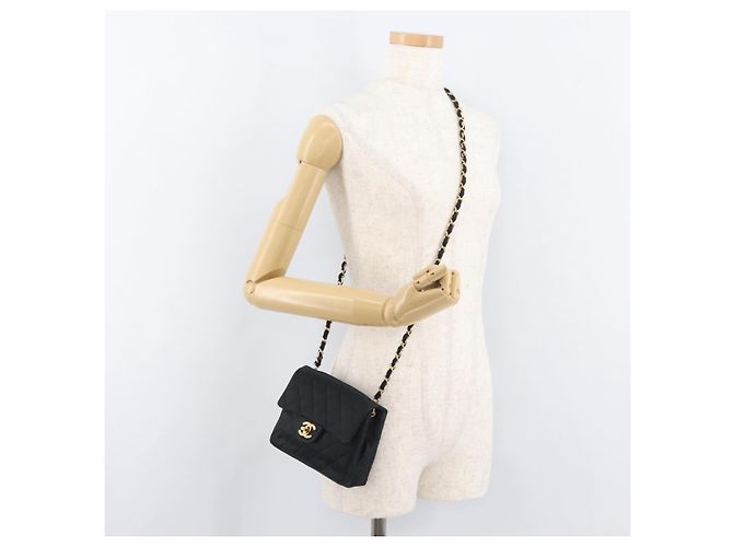 CHANEL Mini Matelasse 17 Chain Shoulder Bag Satin Black Gold CC Auth 182739SAV Nero D'oro - vista 24