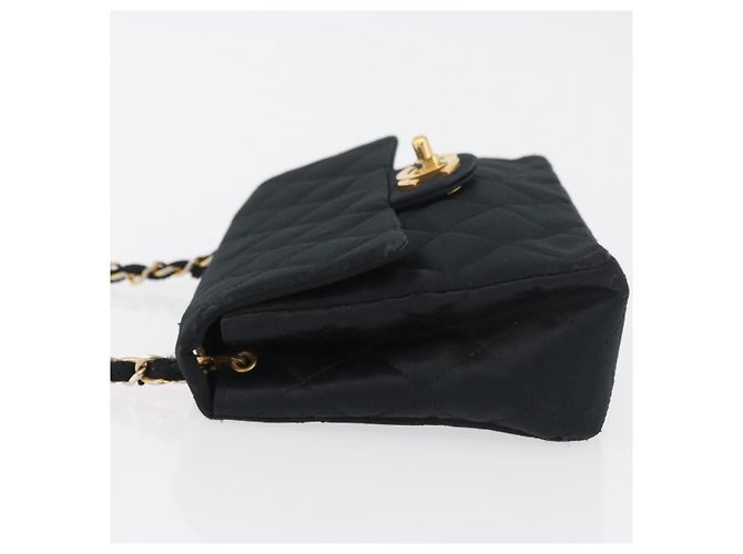 CHANEL Mini Matelasse 17 Chain Shoulder Bag Satin Black Gold CC Auth 182739SAV Nero D'oro - vista 4