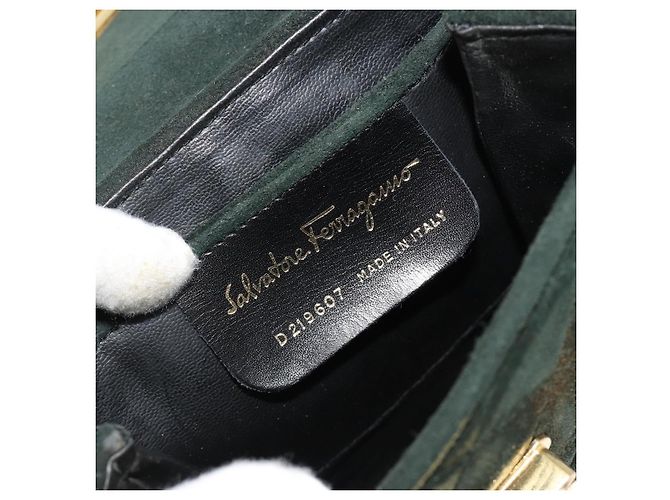 Borsa Salvatore Ferragamo Gancini in scamosciato verde e oro Auth 182928 D'oro - vista 12