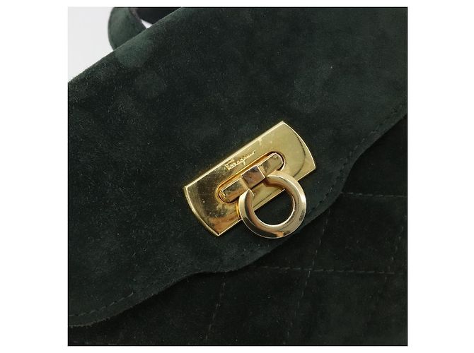 Borsa Salvatore Ferragamo Gancini in scamosciato verde e oro Auth 182928 D'oro - vista 17