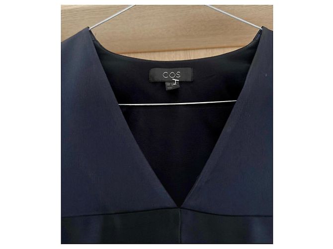 COS Kleid mit Materialmix-Effekt - Schwarz - Ansicht 2