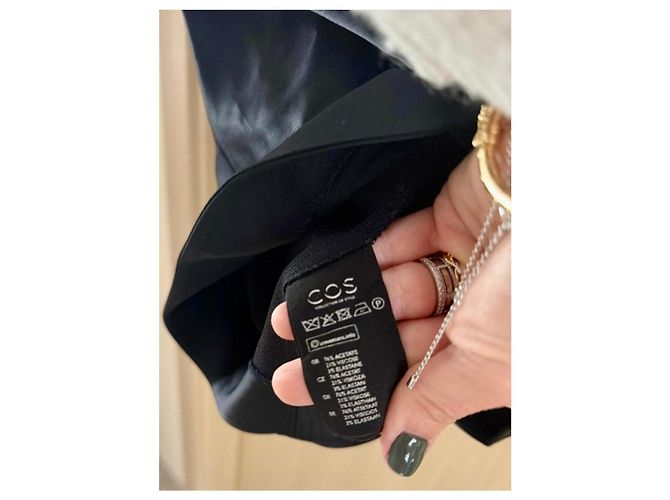 COS Kleid mit Materialmix-Effekt - Schwarz - Ansicht 5