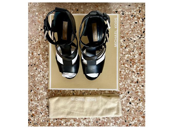 Michael Kors Sandali con Zeppa in Pelle Nera Nero - vista 3