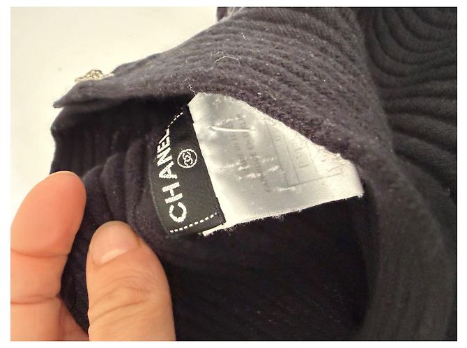 Maglione Chanel nero in cashmere a collo alto con bottoni - vista 2