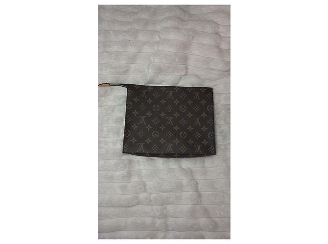 Louis Vuitton Pochette Monogram Toiletry Pouch 26 Marrone Monogramma - vista 3