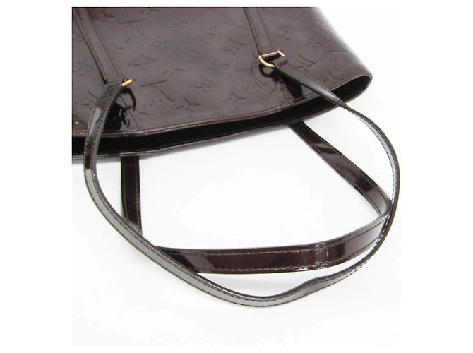 Borsa Tote Louis Vuitton Monogram Vernis Avalon MM in Amarante Bordò - vista 15