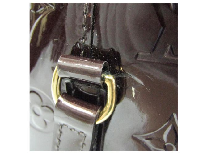 Borsa Tote Louis Vuitton Monogram Vernis Avalon MM in Amarante Bordò - vista 16