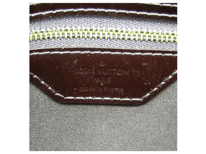 Borsa Tote Louis Vuitton Monogram Vernis Avalon MM in Amarante Bordò - vista 18
