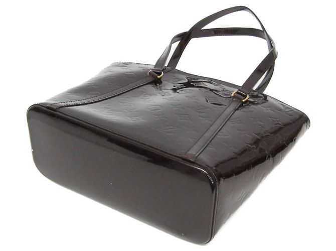 Borsa Tote Louis Vuitton Monogram Vernis Avalon MM in Amarante Bordò - vista 2