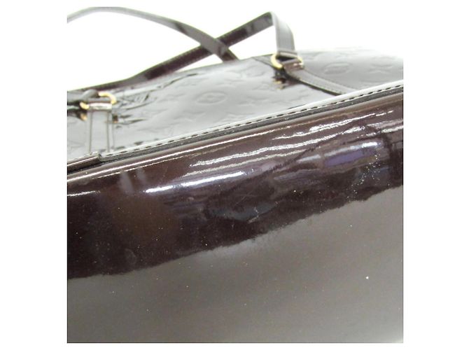 Borsa Tote Louis Vuitton Monogram Vernis Avalon MM in Amarante Bordò - vista 6