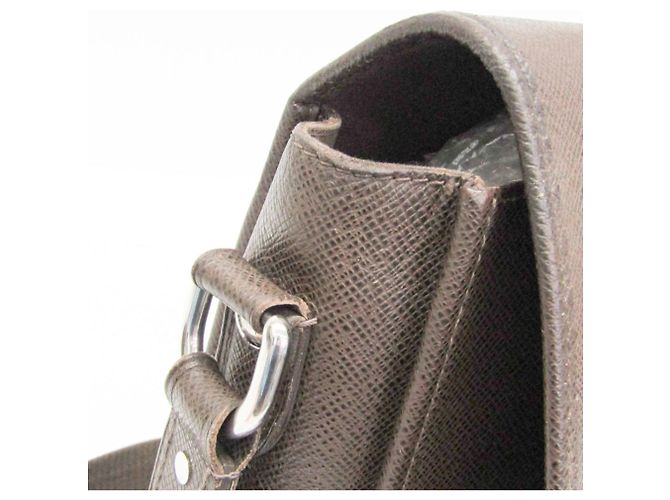 Borsa a tracolla Louis Vuitton Taiga Andrei Marrone - vista 12