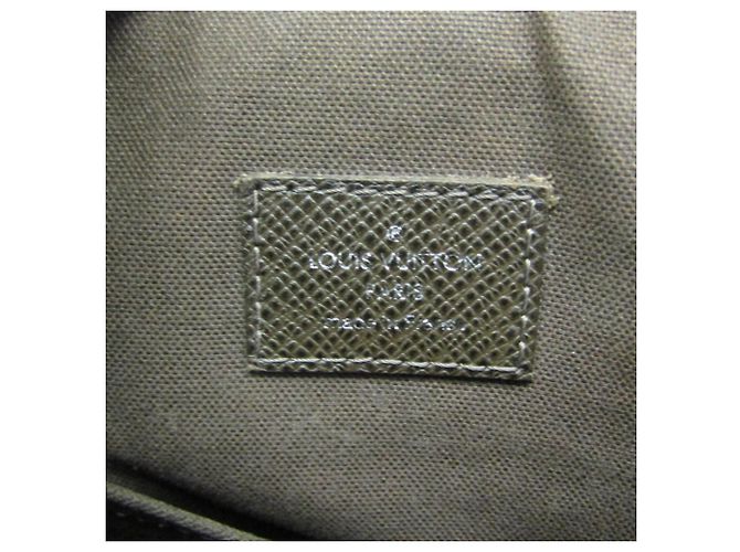 Borsa a tracolla Louis Vuitton Taiga Andrei Marrone - vista 18
