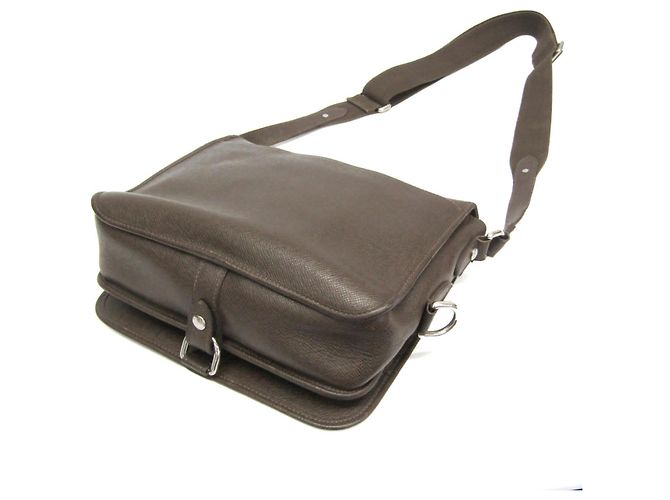 Borsa a tracolla Louis Vuitton Taiga Andrei Marrone - vista 2