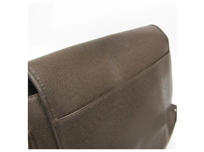 Borsa a tracolla Louis Vuitton Taiga Andrei Marrone - vista 9
