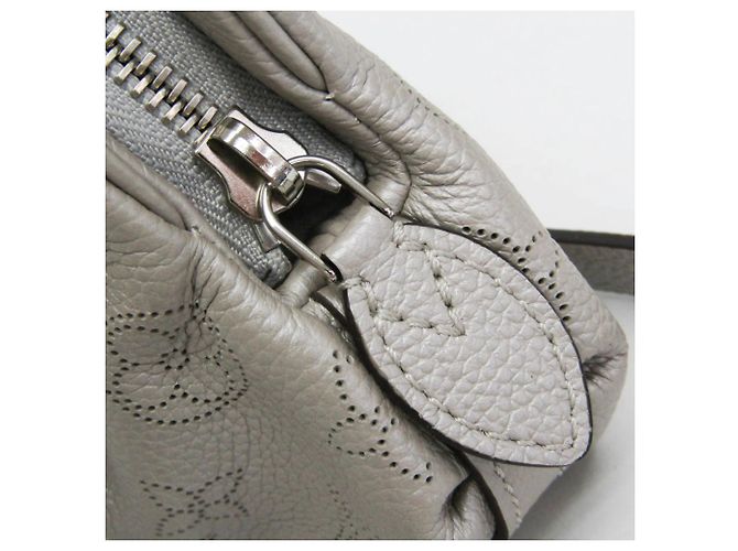 Clutch e borsa a tracolla Louis Vuitton Mahina Scala Mini Argento - vista 11