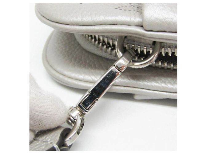 Clutch e borsa a tracolla Louis Vuitton Mahina Scala Mini Argento - vista 12