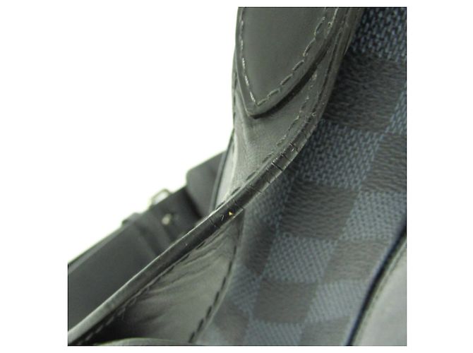 Borsa Messenger Louis Vuitton Damier Cobalt Newport Nero Blu navy - vista 16
