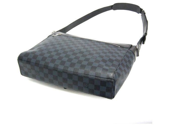 Borsa Messenger Louis Vuitton Damier Cobalt Newport Nero Blu navy - vista 2