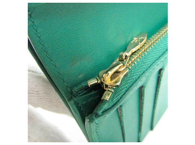 Cartera Compacta Louis Vuitton Taurillon Vertical M82438 Verde - vista 13