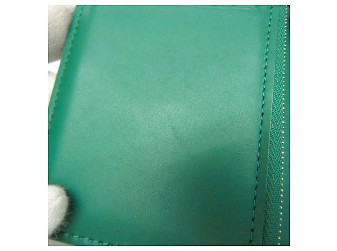 Cartera Compacta Louis Vuitton Taurillon Vertical M82438 Verde - vista 15