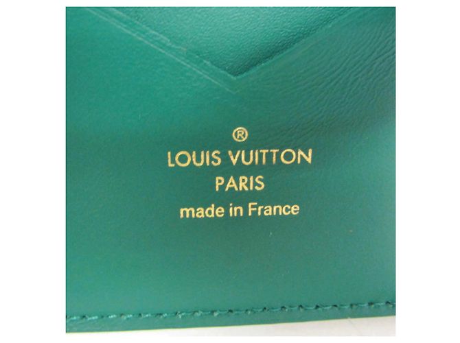 Cartera Compacta Louis Vuitton Taurillon Vertical M82438 Verde - vista 17