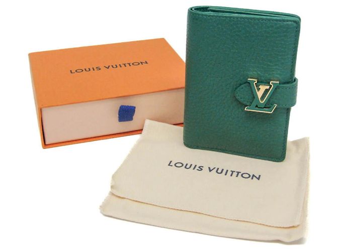 Cartera Compacta Louis Vuitton Taurillon Vertical M82438 Verde - vista 2