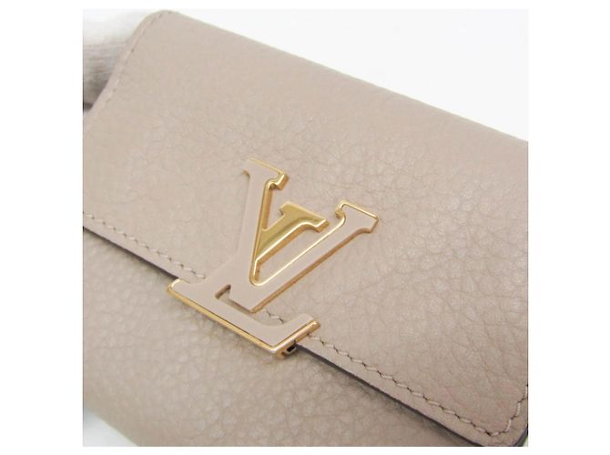 Carteira Louis Vuitton Taurillon Capucines XS Bege - vista 10