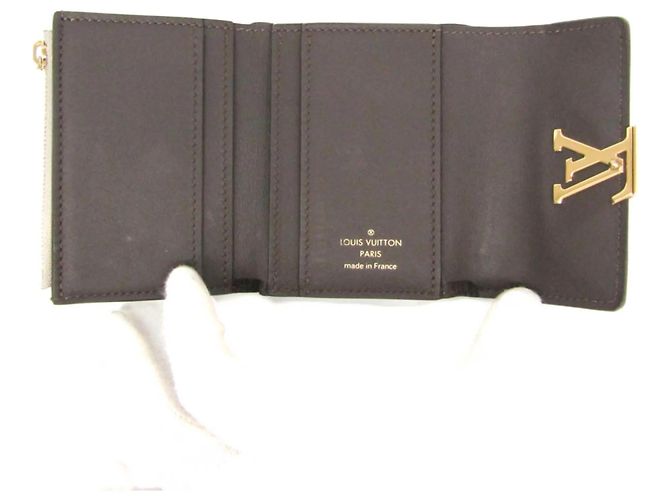 Carteira Louis Vuitton Taurillon Capucines XS Bege - vista 4