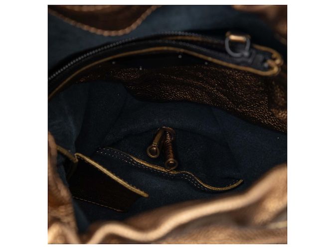 Burberry Metallic Gold Grained Calfskin Drawstring Sling Bag - Ansicht 4