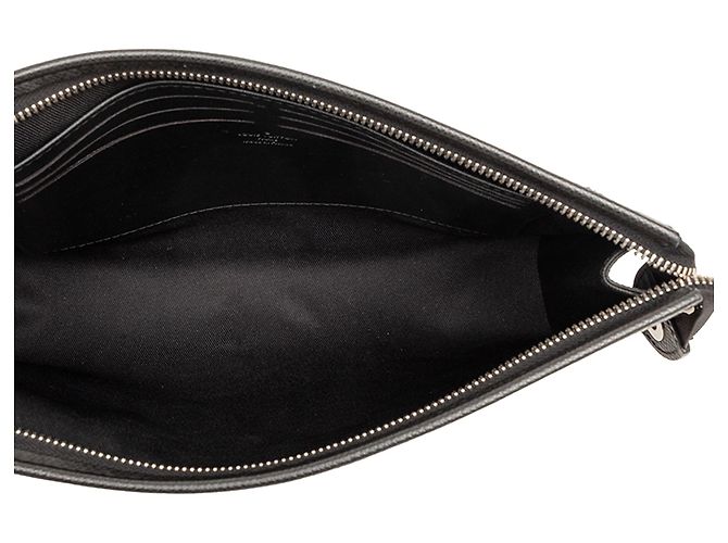 Pochette Voyage MM in pelle Taiga nera Louis Vuitton Nero - vista 4