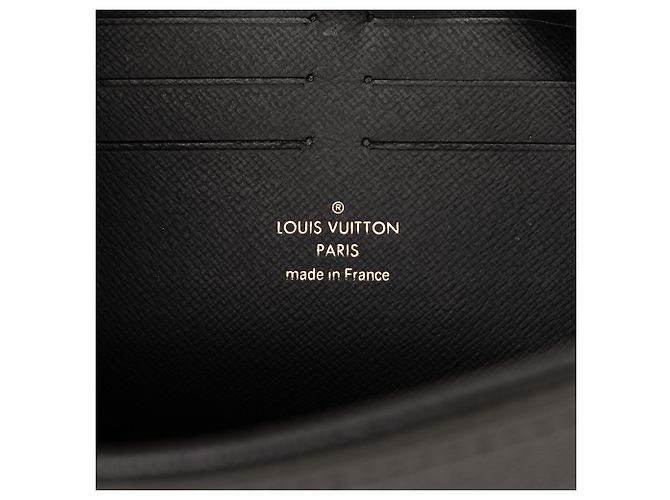 Pochette Voyage MM in pelle Taiga nera Louis Vuitton Nero - vista 5