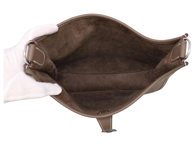 Hermès Borsa a tracolla Hermes Evelyne 3 PM Taupe - vista 5