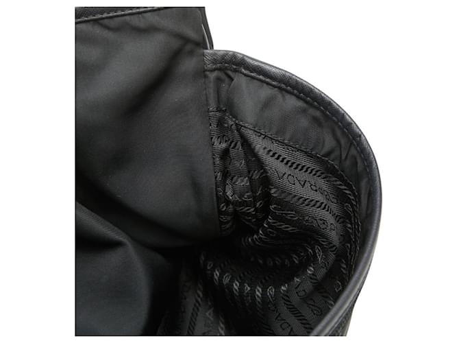 Borsa a tracolla messenger con placca logo Triangle Prada Nero - vista 8