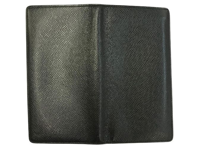 Louis Vuitton Taiga Portefeuille Brazza Long Wallet Nero - vista 4