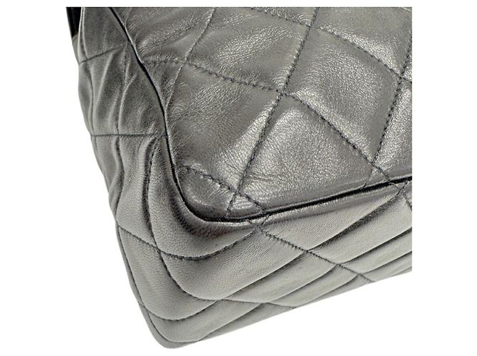 Borsa a tracolla Chanel Large Matelasse 30 in agnello nero - vista 6