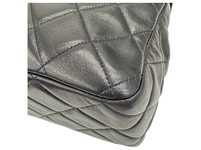 Borsa a tracolla Chanel Large Matelasse 30 in agnello nero - vista 7