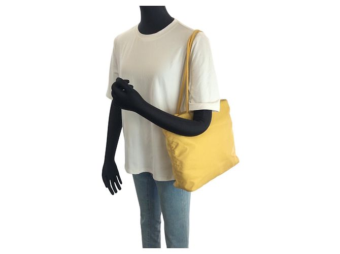 Prada Nylon Tessuto Triangle Logo Tote Gelb - Ansicht 7