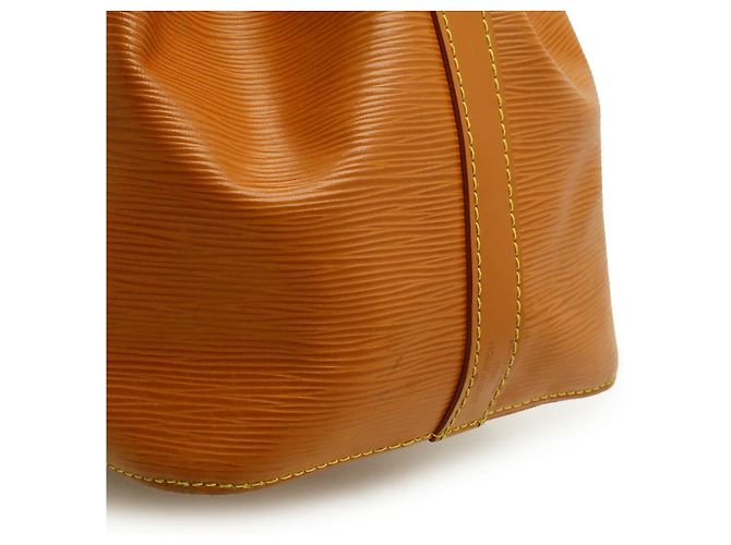 Borsa a Spalla Louis Vuitton Epi Petit Noe Marrone - vista 8
