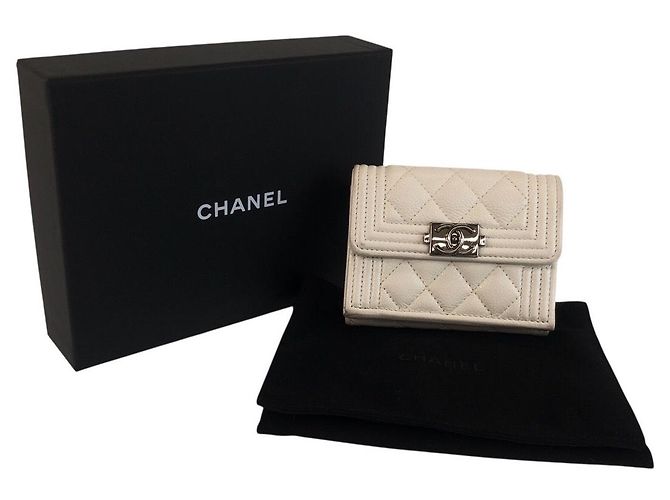 Cartera compacta de piel Boy de Chanel Blanco - vista 10