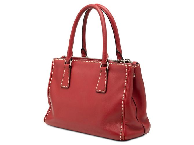 Borsa a mano Prada in pelle di vitello rosso con placca logo Triangle - vista 2