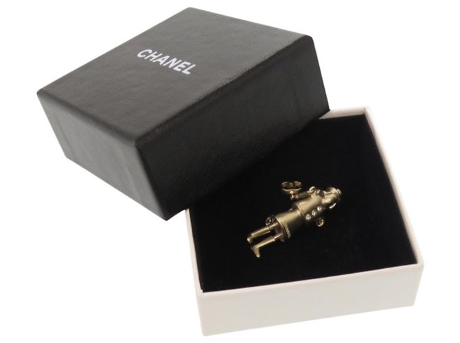 Spilla Chanel Mademoiselle Doll 05A D'oro - vista 2