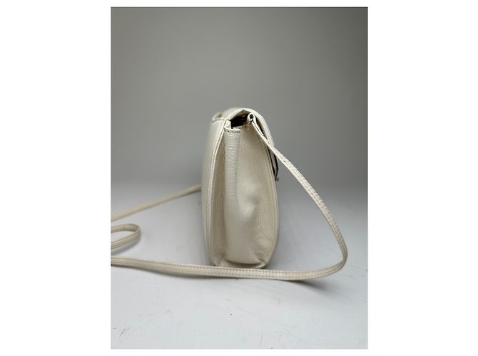 Vintage Givenchy Schultertasche aus strukturierter Leder Weiß Gold - vista 8